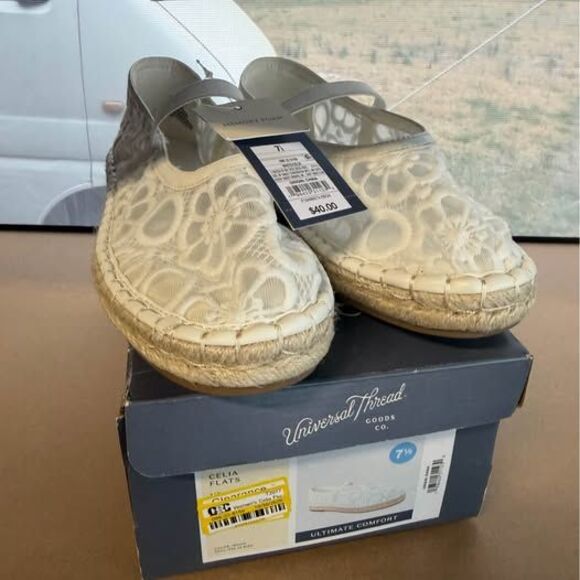 Universal Thread Celia Flats - Picture 2 of 4